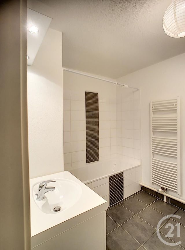 Appartement F4 à vendre - 4 pièces - 78.68 m2 - LONGEVILLE LES METZ - 57 - LORRAINE - Century 21 Côté Est Immobilier Appartement F4 à vendre - 4 pièces - 78.68 m2 - LONGEVILLE LES METZ - 57 - LORRAINE - Century 21 Côté Est Immobilier
