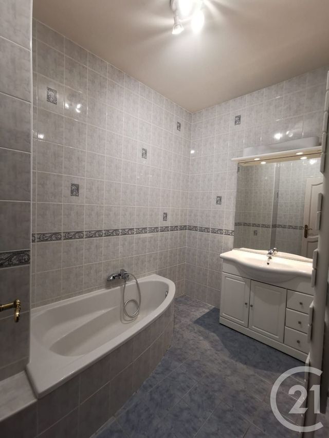 Appartement F3 à louer - 3 pièces - 74.68 m2 - METZ - 57 - LORRAINE - Century 21 Côté Est Immobilier