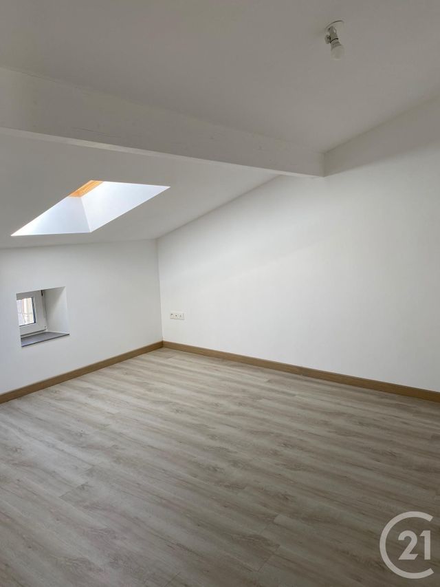 Afficher la photo en grand Appartement F4 à louer - 5 pièces - 80.1 m2 - BOULAY MOSELLE - 57 - LORRAINE - Century 21 Côté Est Immobilier