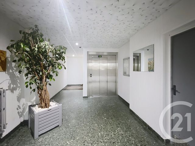 Afficher la photo en grand Appartement F2 à vendre - 2 pièces - 46.97 m2 - METZ - 57 - LORRAINE - Century 21 Côté Est Immobilier