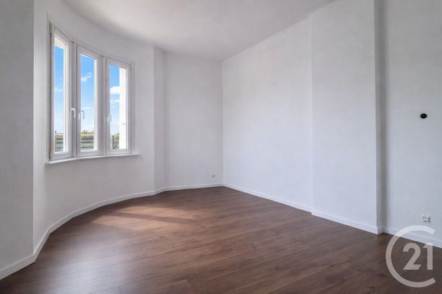 Appartement F3 à louer - 3 pièces - 82.58 m2 - MOULINS LES METZ - 57 - LORRAINE - Century 21 Côté Est Immobilier