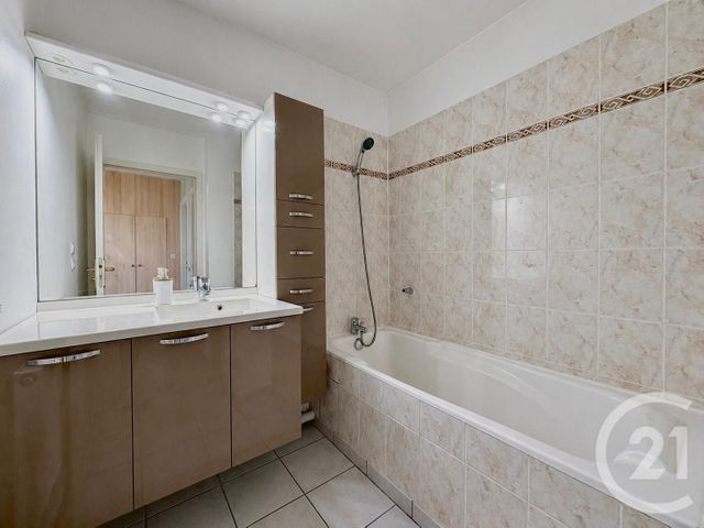 Appartement F3 à louer - 3 pièces - 72.75 m2 - METZ - 57 - LORRAINE - Century 21 Côté Est Immobilier