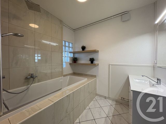 Appartement F3 à louer - 3 pièces - 75.87 m2 - LE BAN ST MARTIN - 57 - LORRAINE - Century 21 Côté Est Immobilier