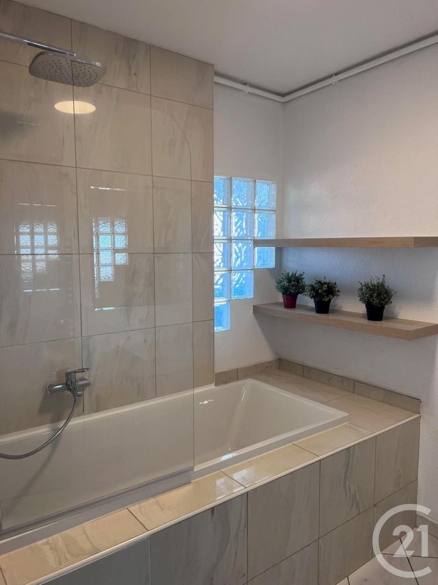 Appartement F3 à louer - 3 pièces - 75.87 m2 - LE BAN ST MARTIN - 57 - LORRAINE - Century 21 Côté Est Immobilier