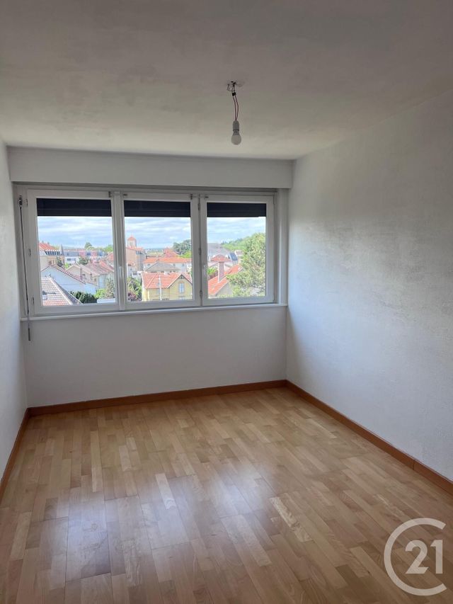 Appartement F3 à louer - 3 pièces - 75.87 m2 - LE BAN ST MARTIN - 57 - LORRAINE - Century 21 Côté Est Immobilier