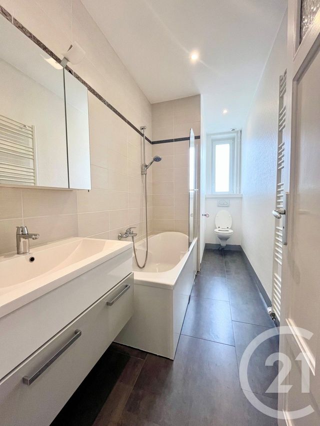 Appartement F3 à louer - 3 pièces - 71.6 m2 - METZ - 57 - LORRAINE - Century 21 Côté Est Immobilier