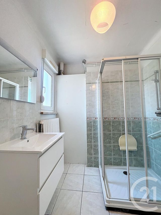 Appartement F4 à louer - 3 pièces - 71.03 m2 - JOEUF - 54 - LORRAINE - Century 21 Côté Est Immobilier